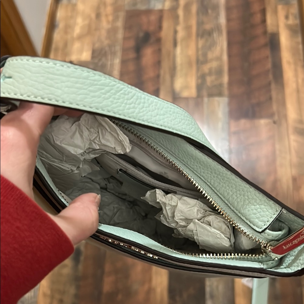 Kate Spade Green Shoulder Bag with Minimalist Design - Picture 3 of 5